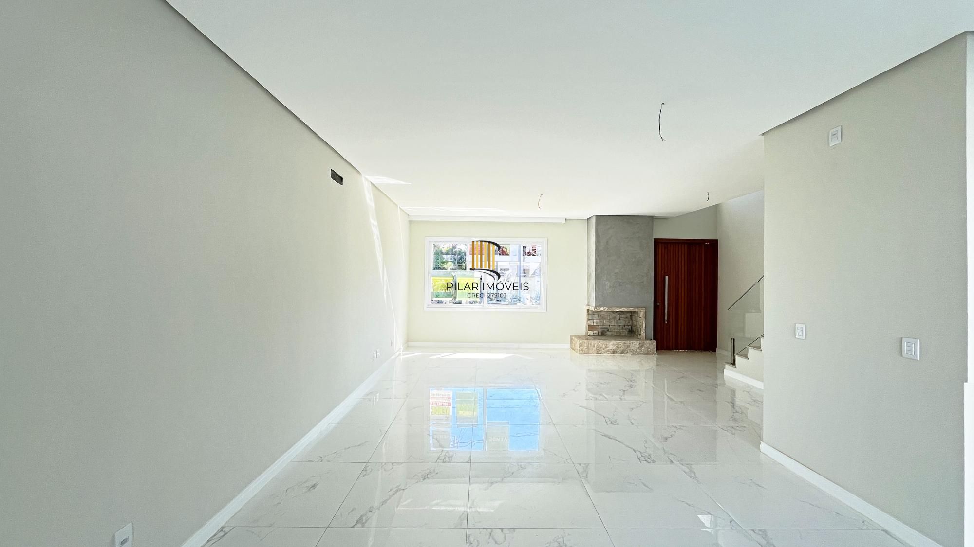 Casa em Porto Alegre, no bairro Hípica, com 3 dormitório(s), e 3 banheiros, à venda.