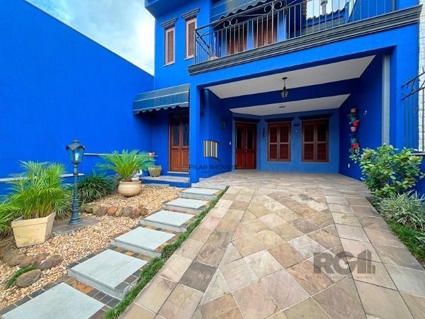 Casa em Porto Alegre, no bairro Hípica, com 3 dormitório(s), e 3 banheiros, à venda.