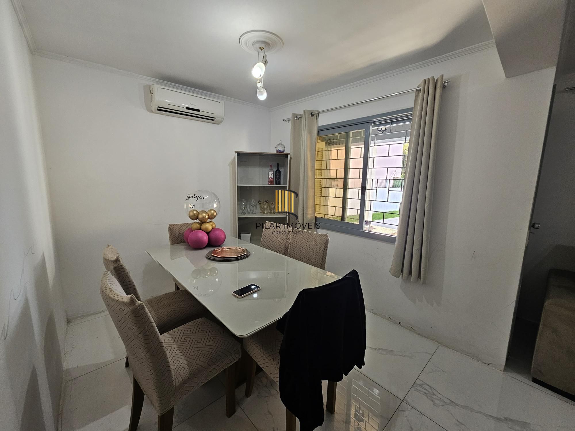Casa com piscina terreno 10x30 zona sul de Porto Alegre