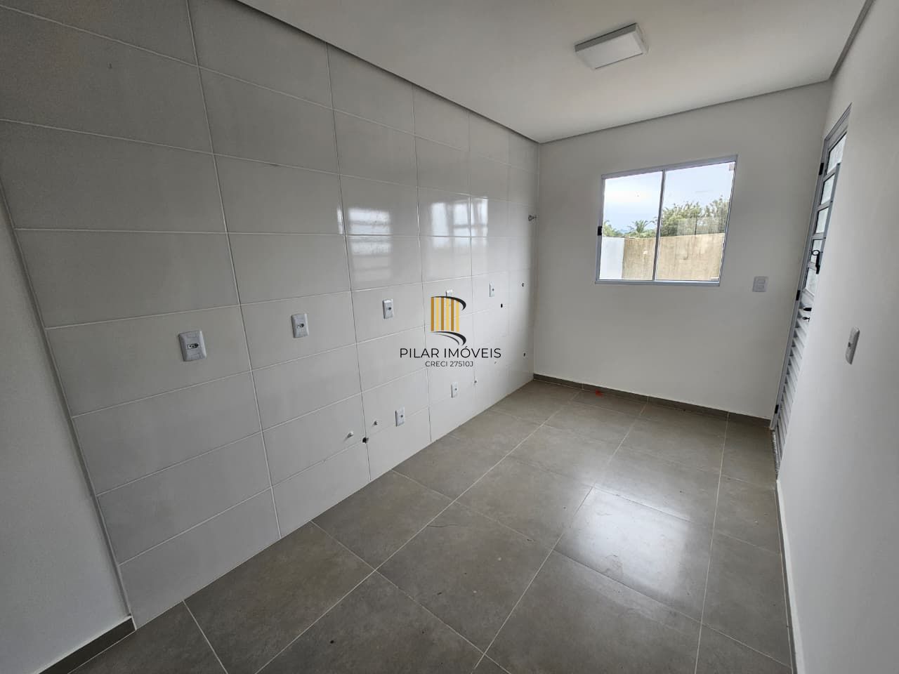 Casa em Porto Alegre, no bairro Restinga, com 2 dormitório(s), e 2 banheiros, à venda.