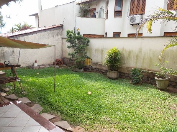 Casa para Venda - 287m², 4 dormitórios, sendo 1 suites, 4 vagas - Tristeza