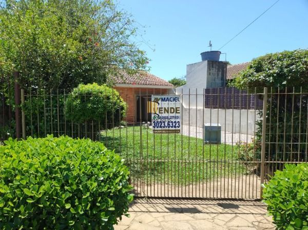 Casa em Porto Alegre, no bairro Vila Nova, com 2 dormitório(s), e 2 banheiros, à venda. - Pilar Imóveis