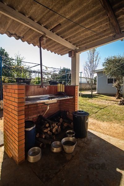 Casa em Porto Alegre, no bairro Vila Nova, com 6 dormitório(s), e 6 banheiros, à venda.