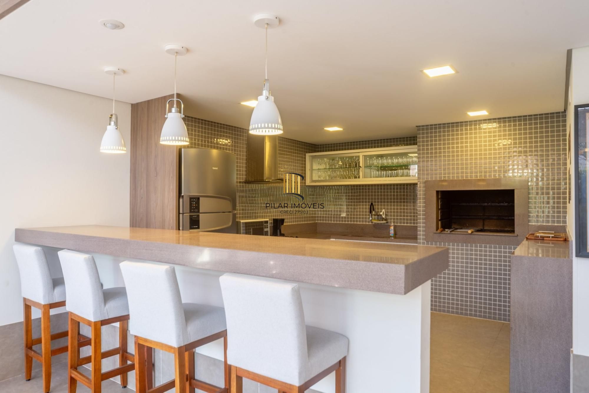 Excelente apartamento de 110m² de área privativa, 3 dormitórios, 2 vagas, no coração do bairro Menino Deus.