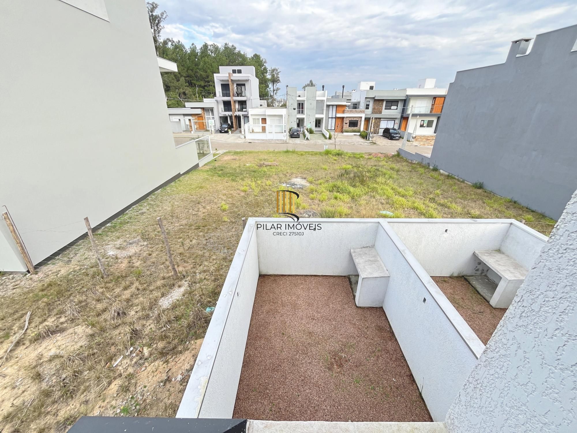 Casa em Porto Alegre, no bairro Hípica, com 2 dormitório(s), e 2 banheiros, à venda.