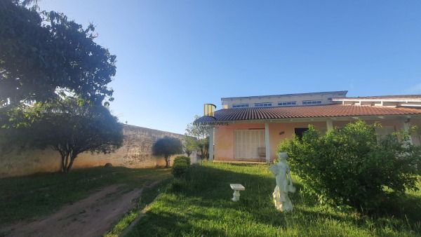 Casa em Porto Alegre, no bairro Vila Nova, com 3 dormitório(s), e 3 banheiros, à venda.