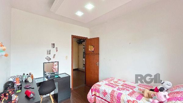 Casa em Porto Alegre, no bairro Hípica, com 3 dormitório(s), e 3 banheiros, à venda.