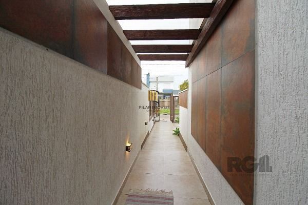 Casa em Porto Alegre, no bairro Hípica, com 3 dormitório(s), e 3 banheiros, à venda.