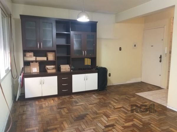 Apartamento JK em Porto Alegre, no bairro Jardim Leopoldina, com 1 dormitório(s), e 1 banheiros, à venda.