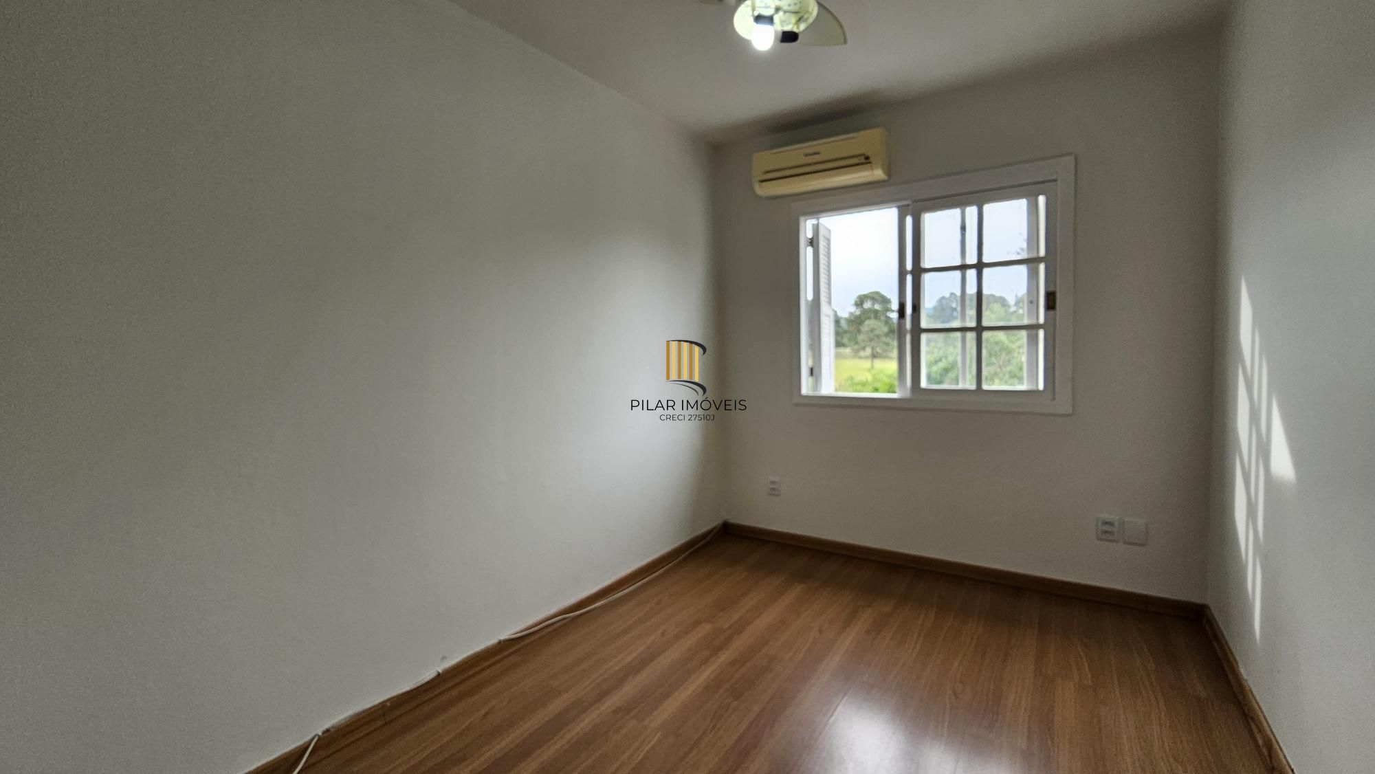 Casa 3 dormitórios no bairro Hípica