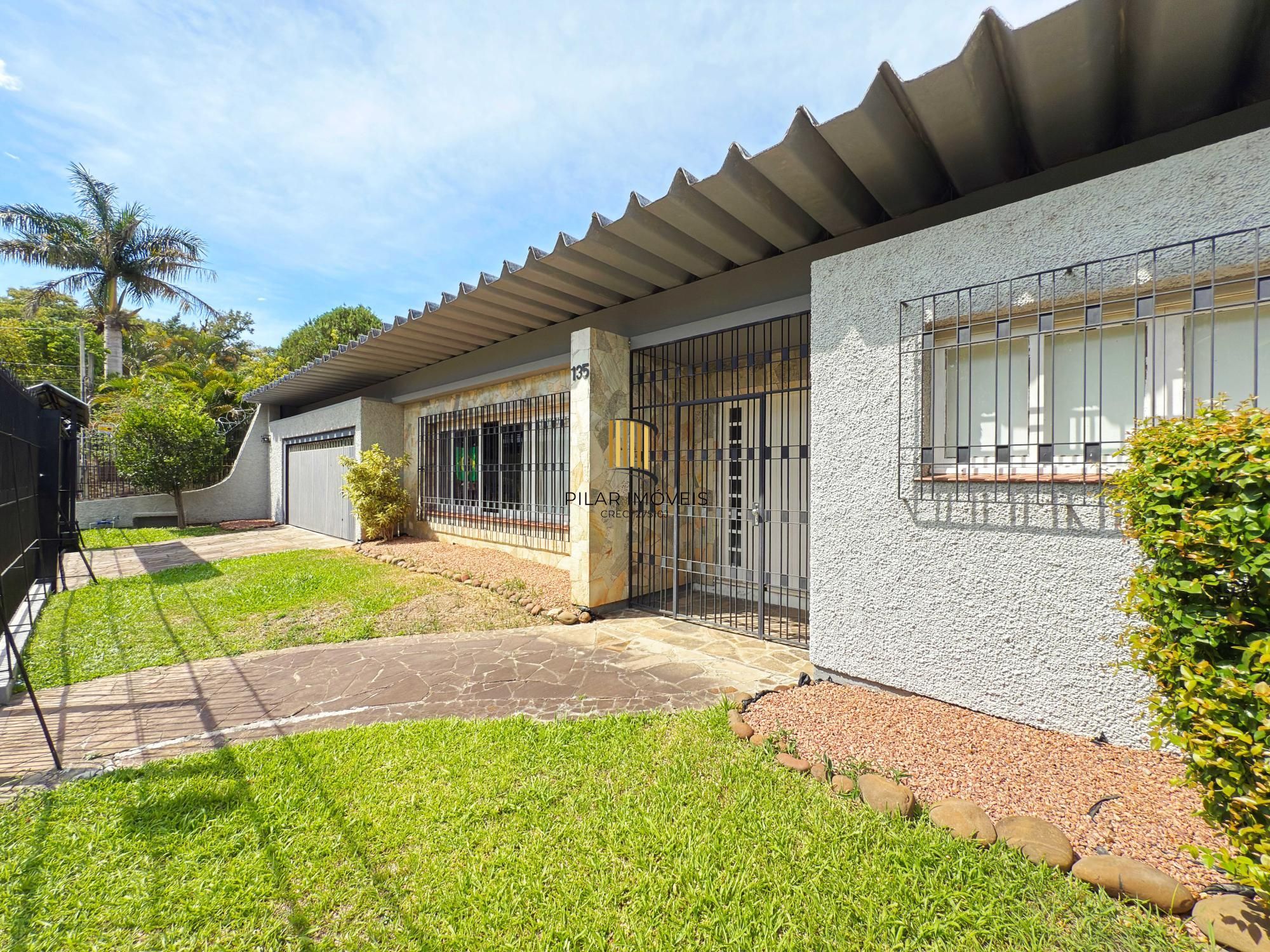 Casa Térrea com Piscina e 3 Dormitórios – Coração de Ipanema