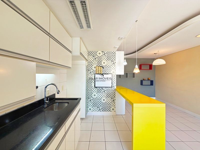 Apartamento com 2 dormitórios, 2 vagas, 65m2 coração do Menino Deus.