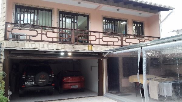 Casa para Venda - 300m², 3 dormitórios, sendo 3 suites, 4 vagas - Espirito Santo