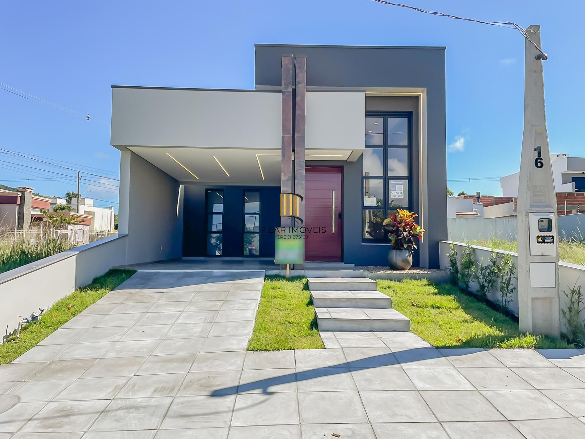 Casa 3 dormitórios no bairro Hípica