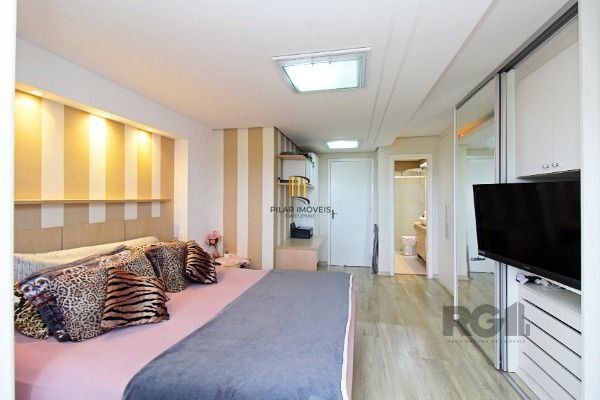 Casa em Porto Alegre, no bairro Hípica, com 2 dormitório(s), e 2 banheiros, à venda.