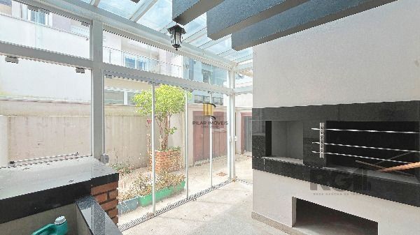Casa Condominio em Porto Alegre, no bairro Hípica, com 3 dormitório(s), e 3 banheiros, à venda.