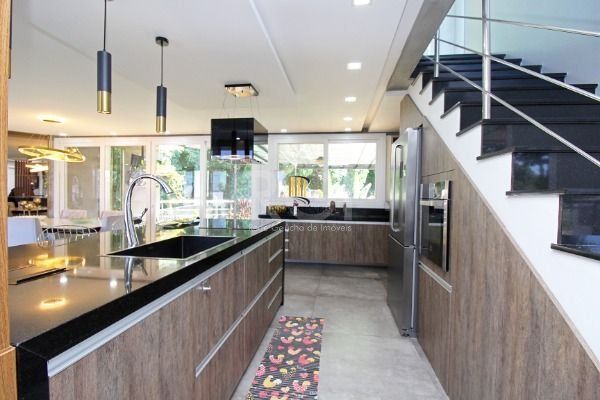 Casa Condominio em Porto Alegre, no bairro Hípica, com 3 dormitório(s), e 3 banheiros, à venda.