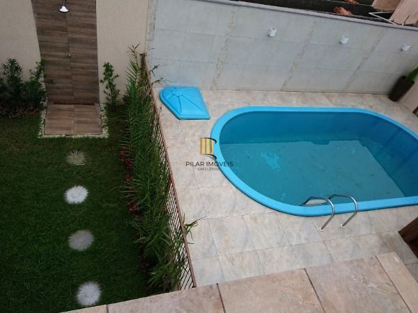 Casa em Porto Alegre, no bairro Espirito Santo, com 4 dormitório(s), e 4 banheiros, à venda.