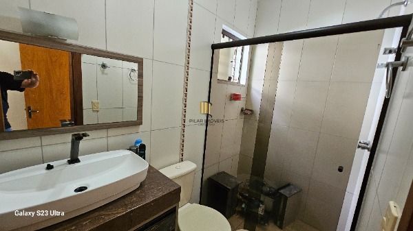 Casa em Porto Alegre, no bairro Vila Nova, com 3 dormitório(s), e 3 banheiros, à venda.