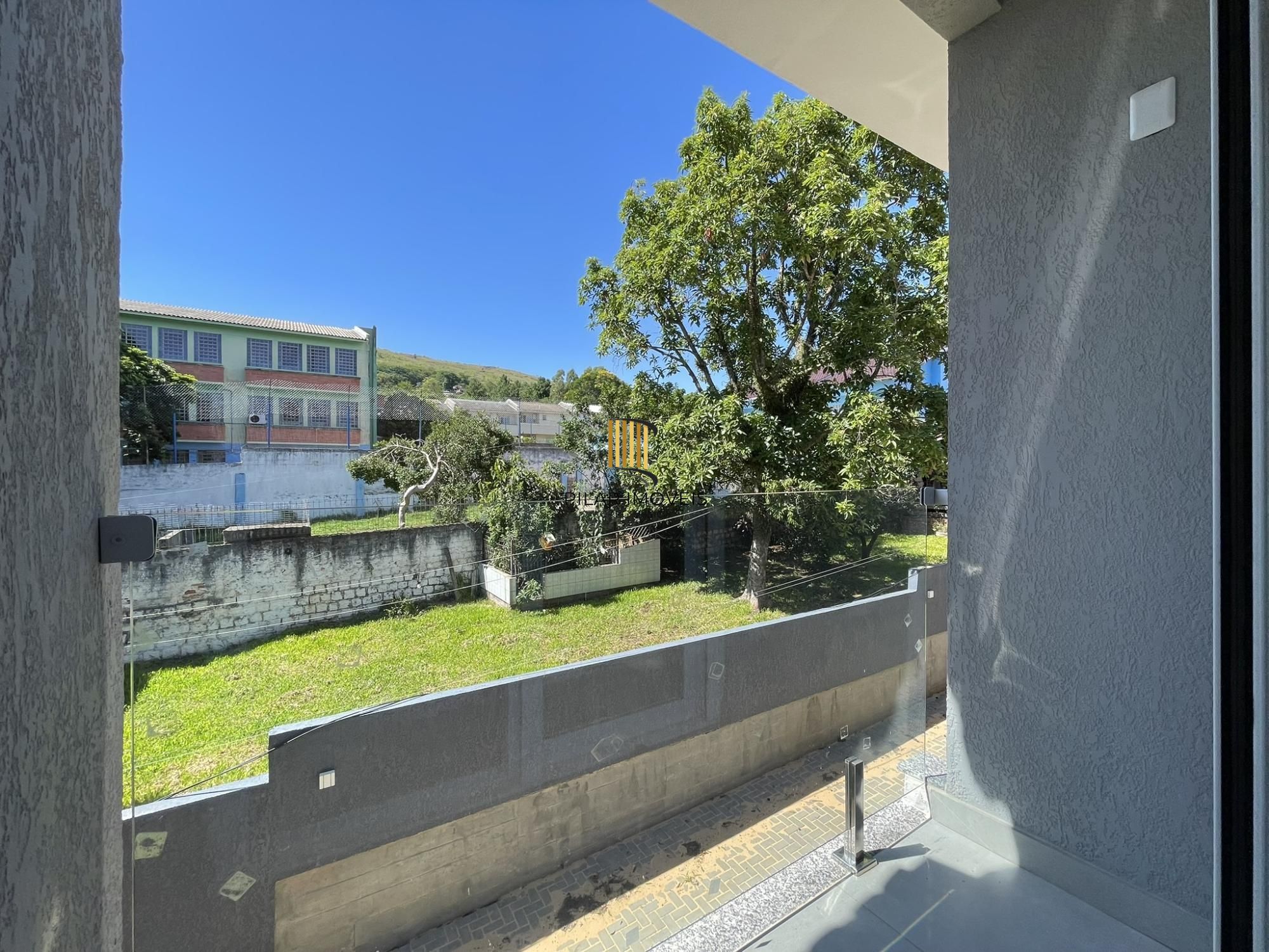 Casa Condominio em Porto Alegre, no bairro Nonoai, com 2 dormitório(s), e 2 banheiros, à venda.