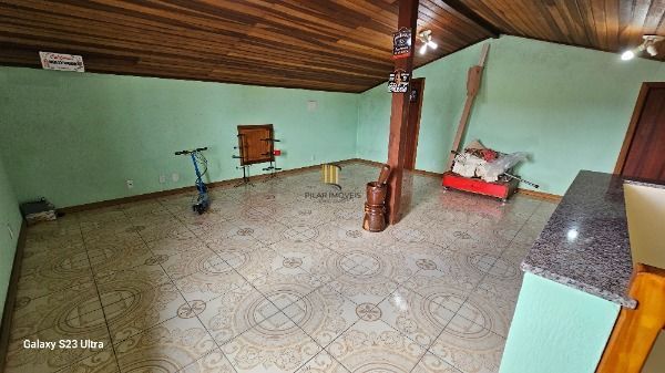 Casa em Porto Alegre, no bairro Vila Nova, com 3 dormitório(s), e 3 banheiros, à venda.