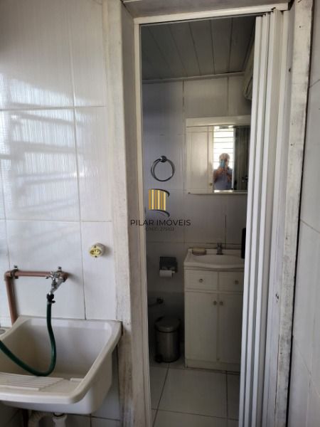 Casa em Porto Alegre, no bairro Cavalhada, com 6 dormitório(s), e 6 banheiros, à venda.