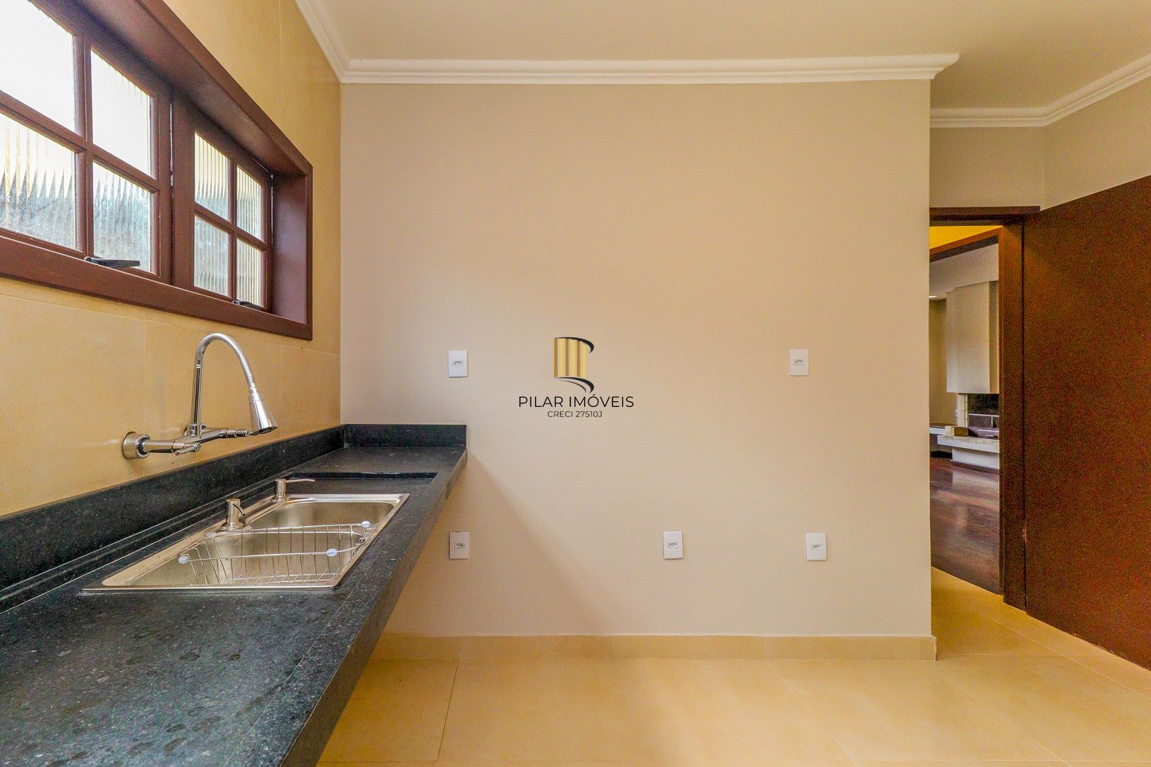 Excelente residência com 4 dormitórios