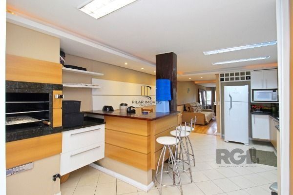 Casa em Porto Alegre, no bairro Hípica, com 2 dormitório(s), e 2 banheiros, à venda.