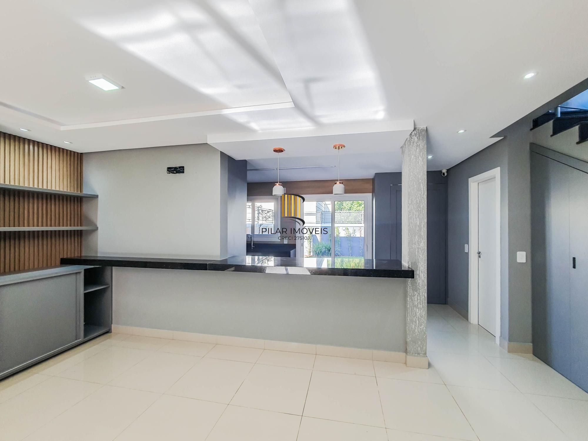 Casa 3 dormitórios no bairro Hípica