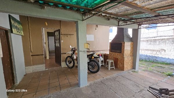 Casa em Porto Alegre, no bairro Tristeza, com 3 dormitório(s), e 3 banheiros, à venda.