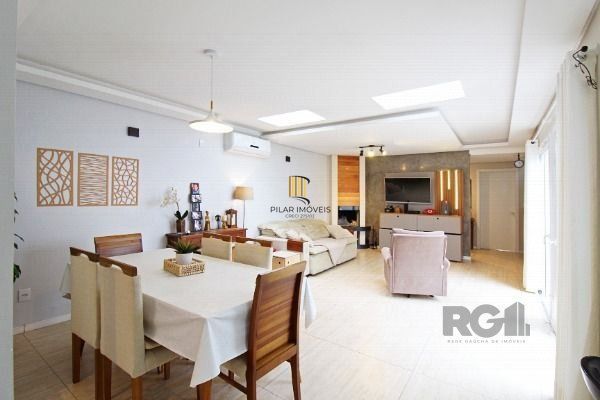Casa em Porto Alegre, no bairro Hípica, com 3 dormitório(s), e 3 banheiros, à venda.