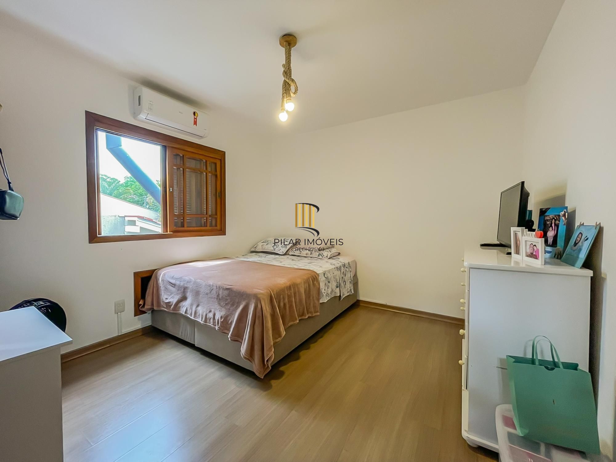 Casa 3 suítes com piscina em condomínio alto padrão na zona sul de Porto Alegre !