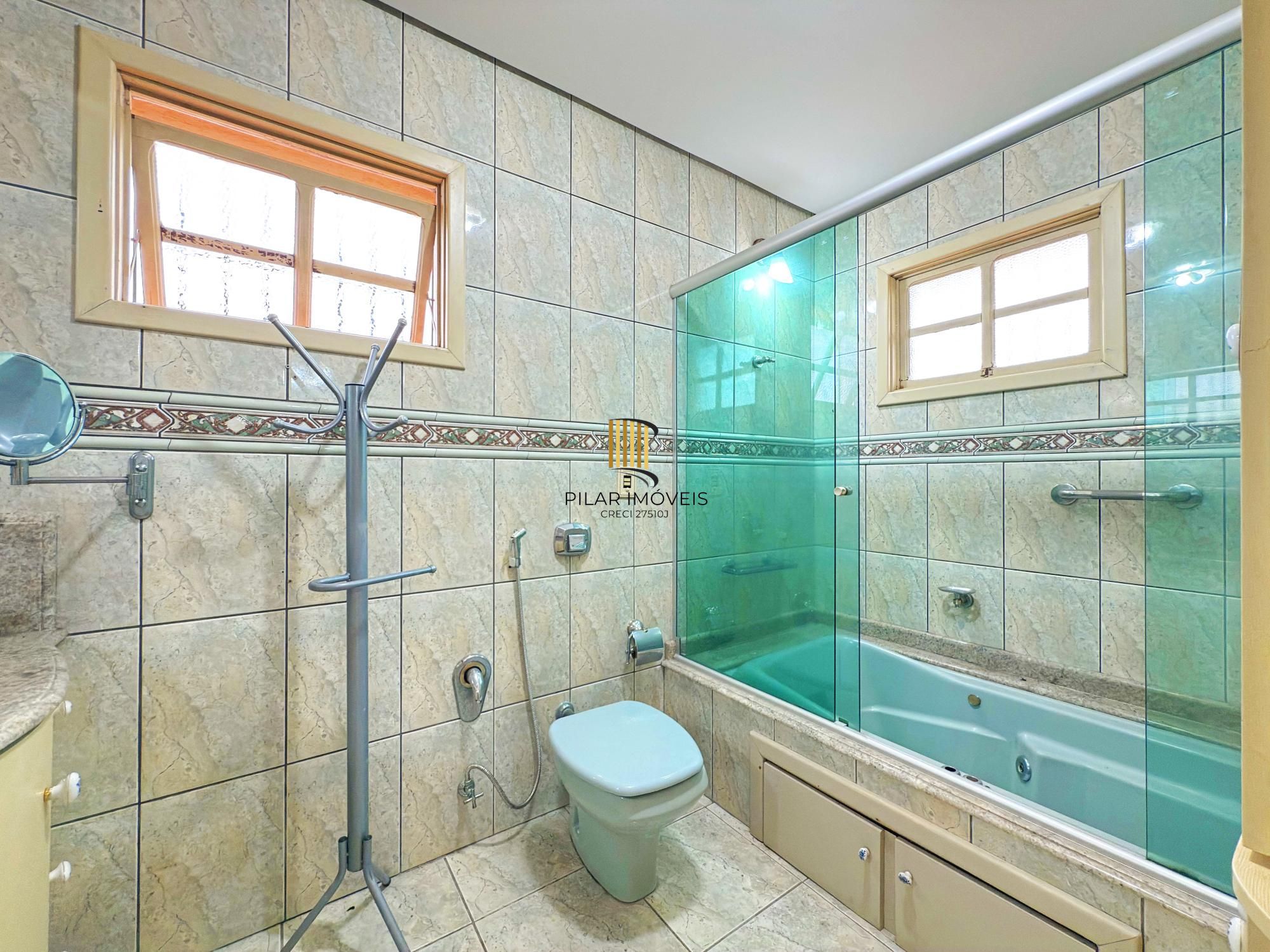 Residência á venda no bairro Guarujá com 2 dormitórios.