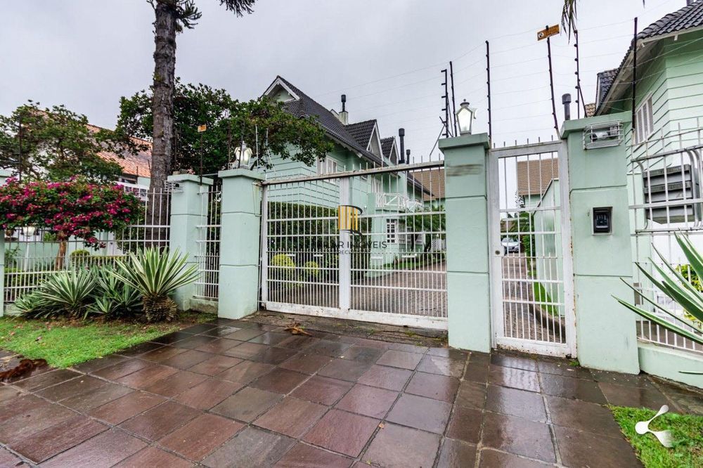 CASA, 4 DORMITÓRIOS, 1 SUÍTE, 2 VAGAS DE GARAGEM.