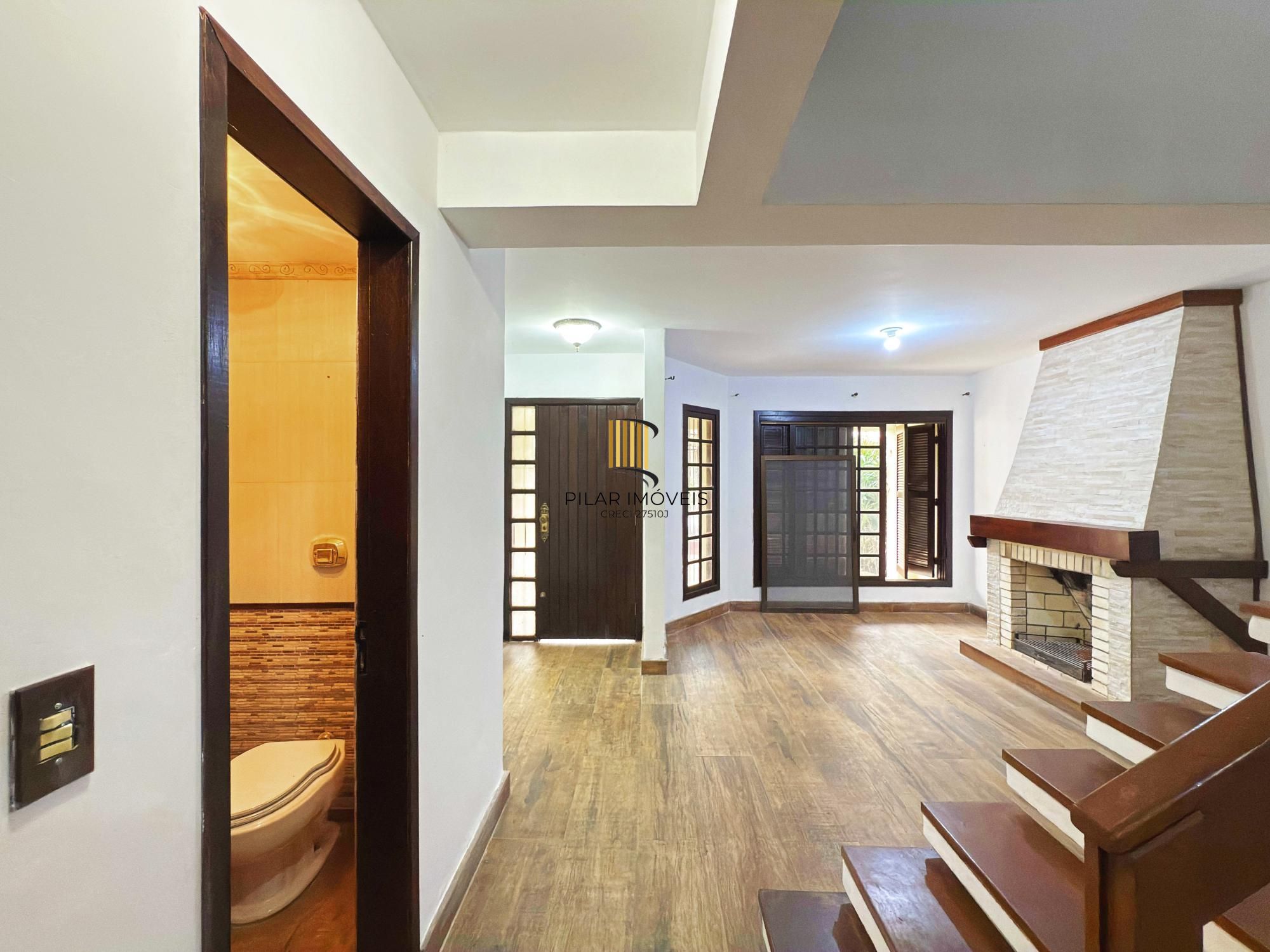 Residência á venda no bairro Guarujá com 2 dormitórios.