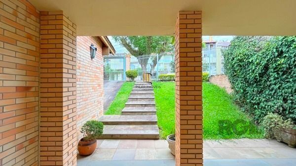 Casa 3 dormitórios no bairro Nonoai