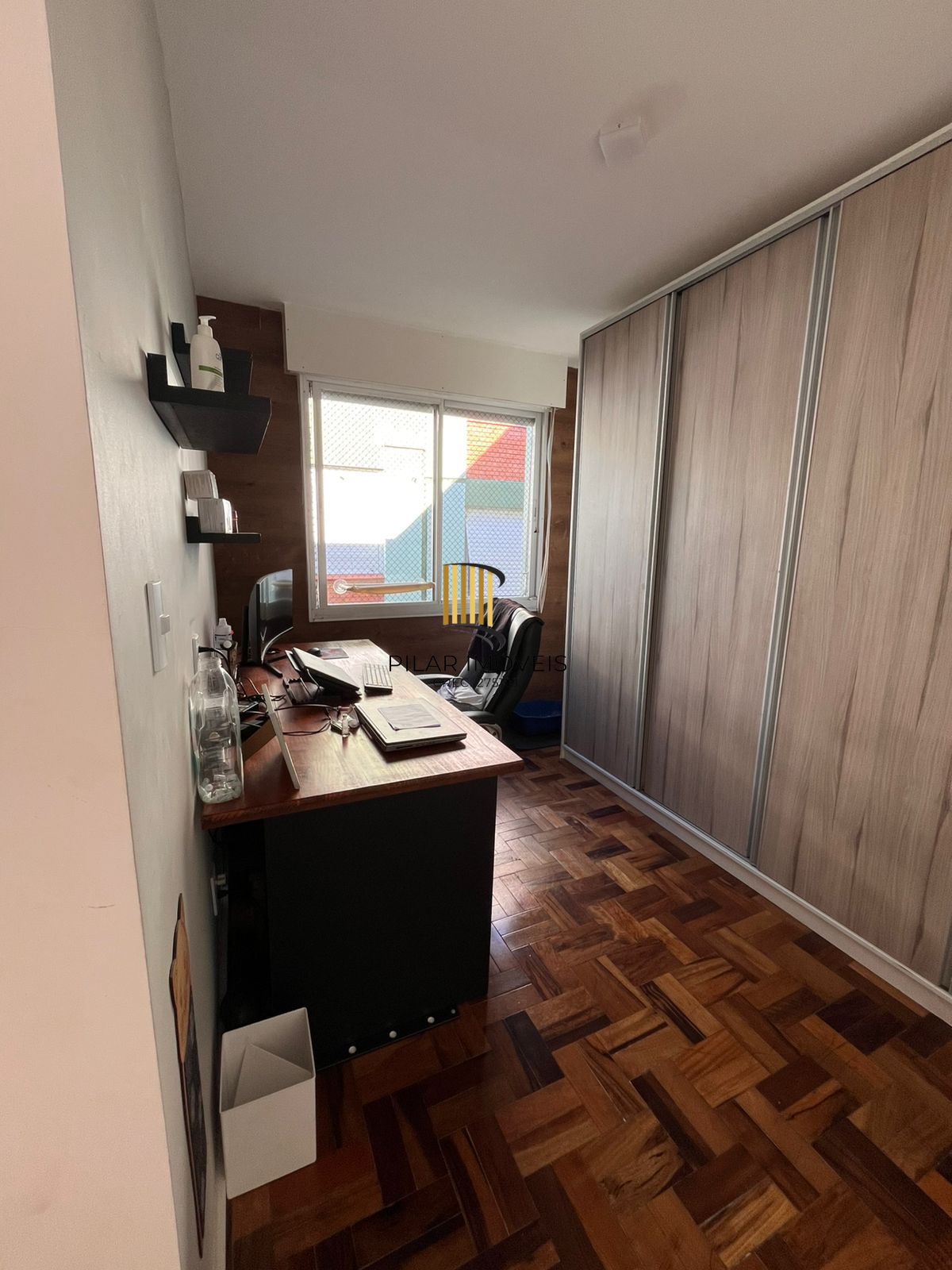 Apartamento semi mobiliado de 2 dormitórios no bairro Cristal
