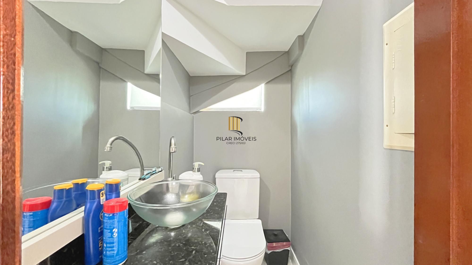 Casa 3 dormitórios no bairro Hípica