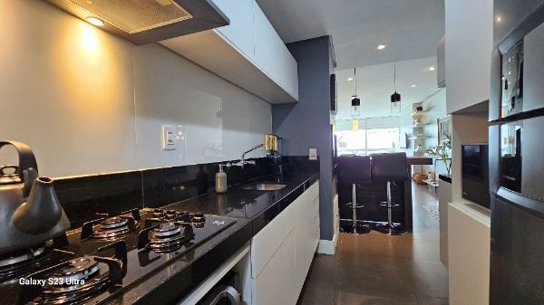 Apartamento em Porto Alegre, no bairro Chácara das Pedras, com 2 dormitório(s), e 2 banheiros, à venda.