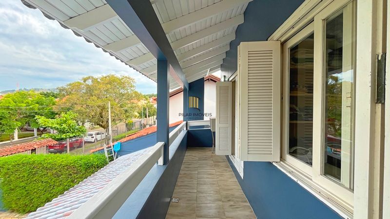 Casa de esquina com 285m², 3 dormitórios, sendo 1 suites, 4 vagas - amplo pátio com piscina,  Residencial Bahamas