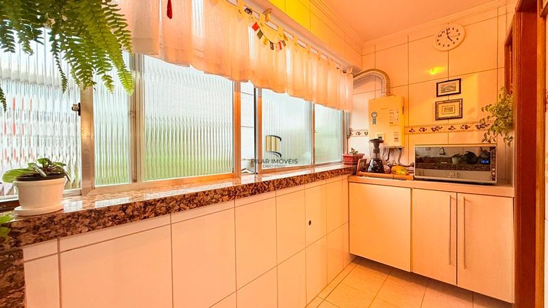 Impecável apartamento com 3 dormitórios , 3 banheiros , 2 vagas cobertas , com 120 m² privativos.
