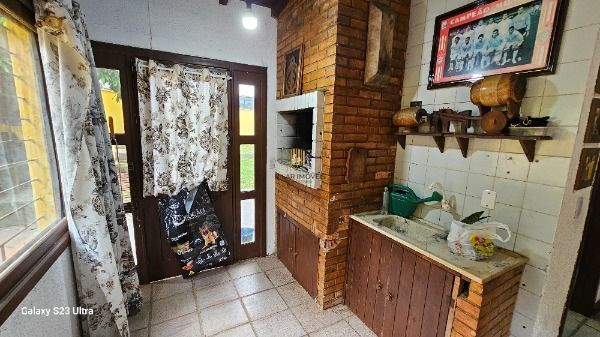Casa em Porto Alegre, no bairro Belém Novo, com 3 dormitório(s), e 3 banheiros, à venda.