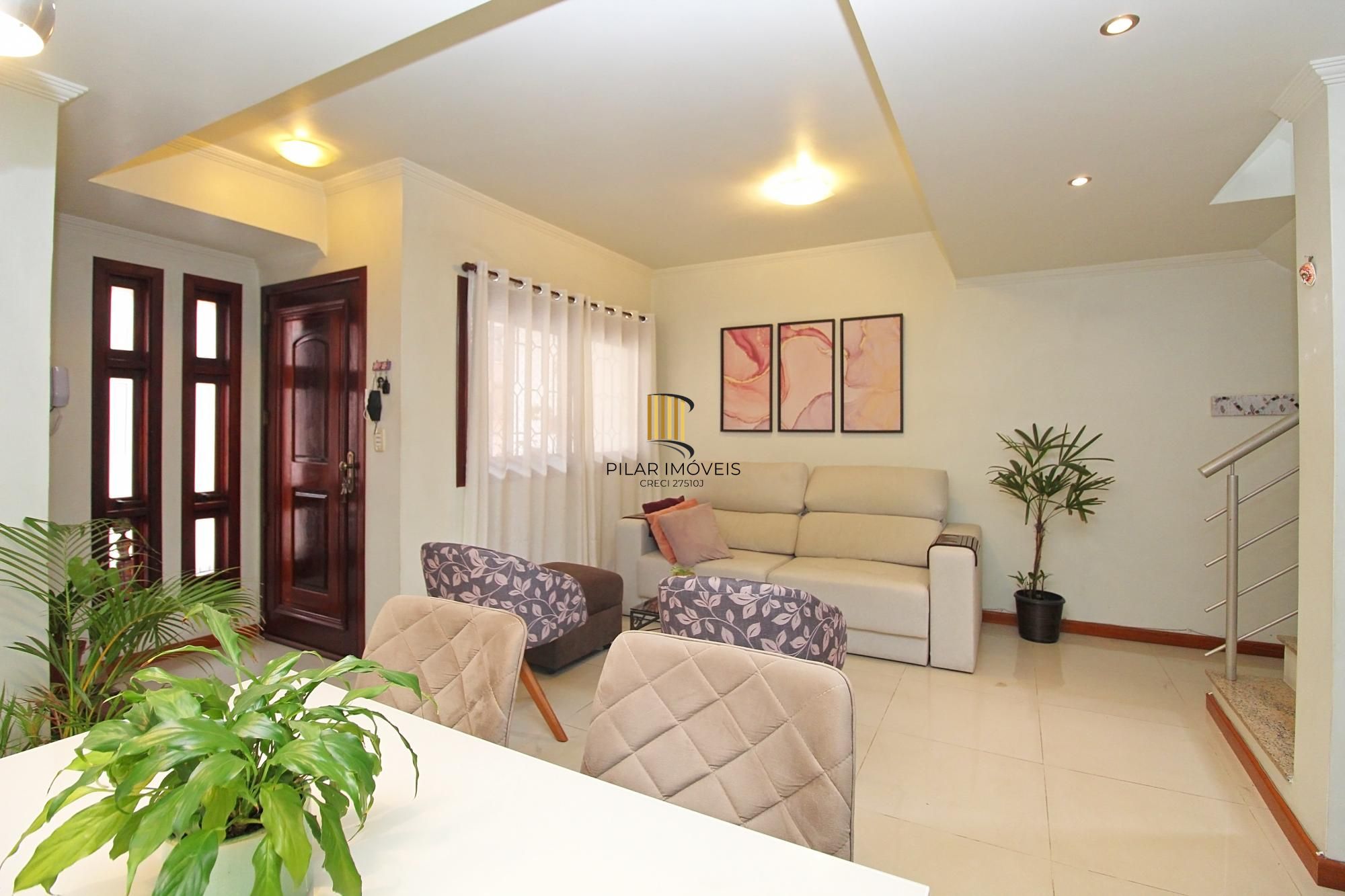 Casa em condomínio com 3 dormitórios, sendo 1 suíte com closet e sacada