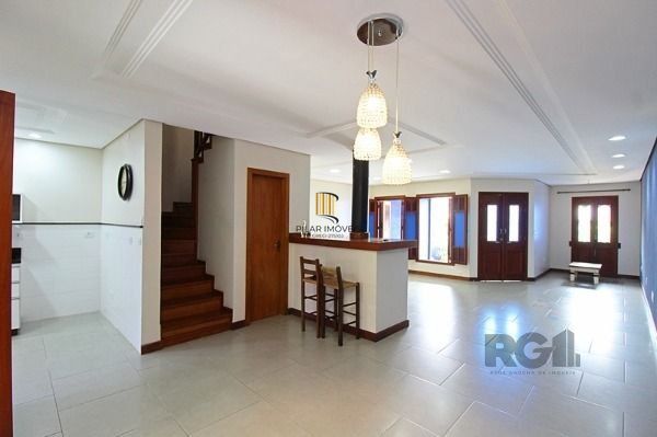 Casa em Porto Alegre, no bairro Hípica, com 3 dormitório(s), e 3 banheiros, à venda.