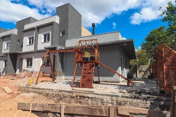 Casa Condominio em Porto Alegre, no bairro Vila Nova, com 2 dormitório(s), e 2 banheiros, à venda.