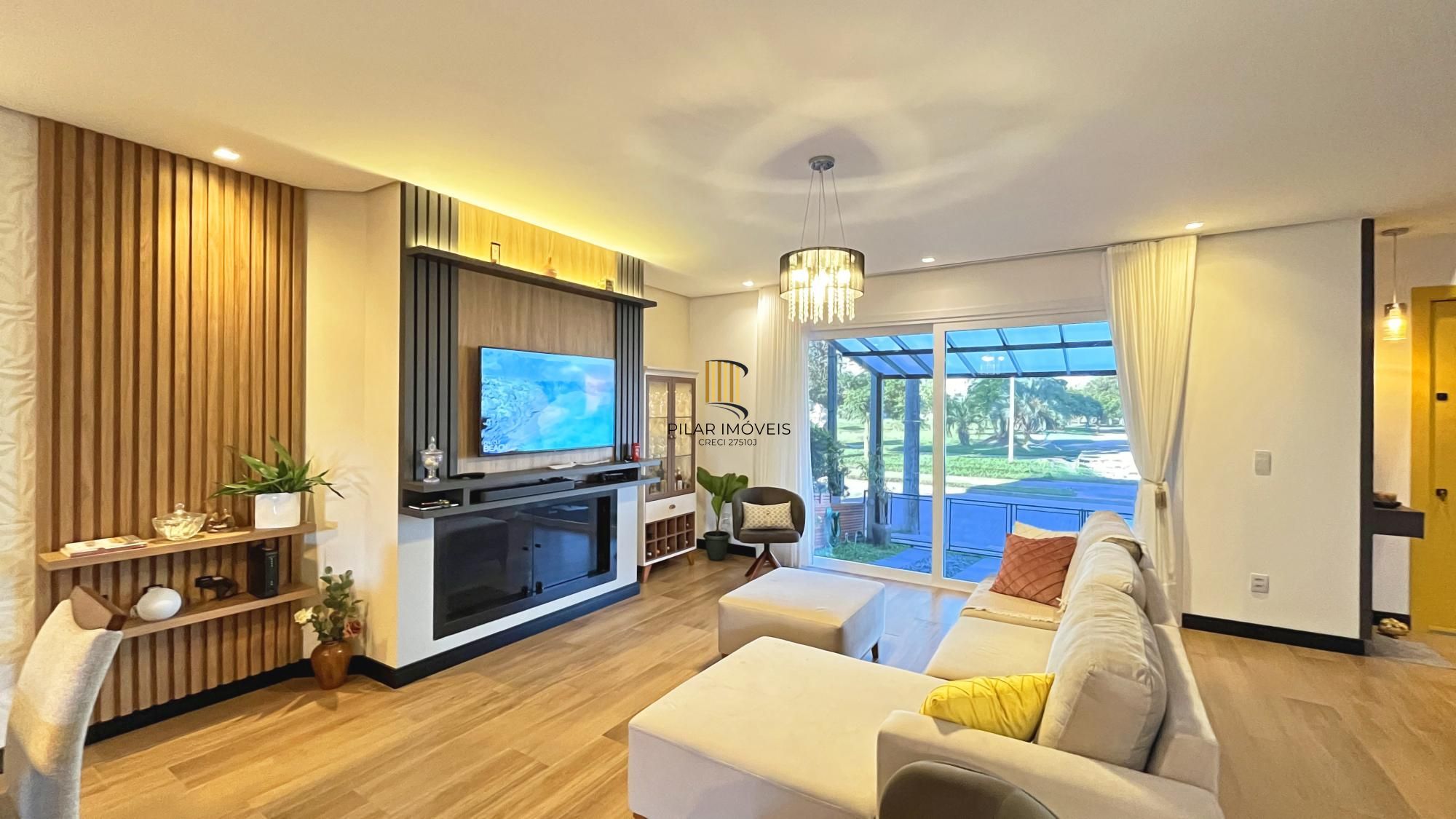 Casa à venda com 174m², 3 dormitórios, 3 suítes, 2 vagas, no bairro Hípica em Porto Alegre