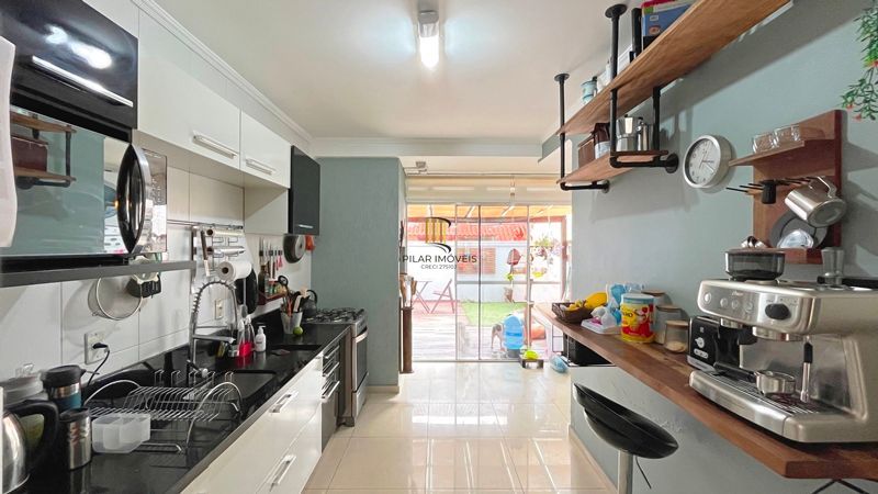Casa 2 dormitórios no bairro Guarujá