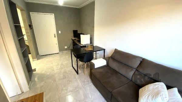 Apartamento em Porto Alegre, no bairro Cristal, com 1 dormitório(s), e 1 banheiros, à venda.
