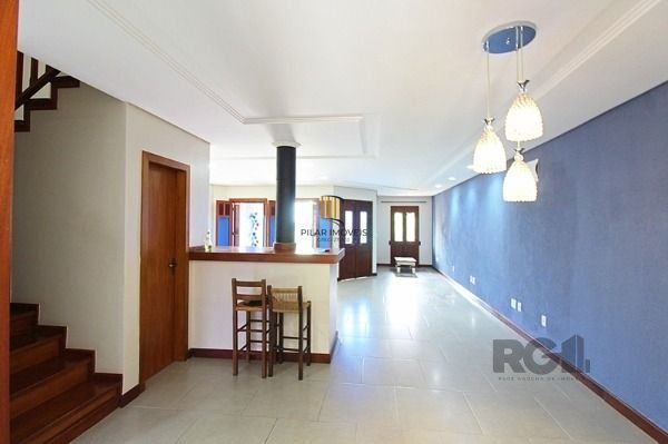 Casa em Porto Alegre, no bairro Hípica, com 3 dormitório(s), e 3 banheiros, à venda.