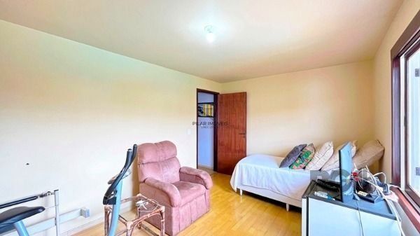 Casa em Porto Alegre, no bairro Ipanema, com 3 dormitório(s), à venda.